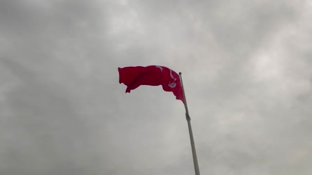 Nationale Vlag Van Turkije Zwaaiend Bewolkte Lucht — Stockvideo