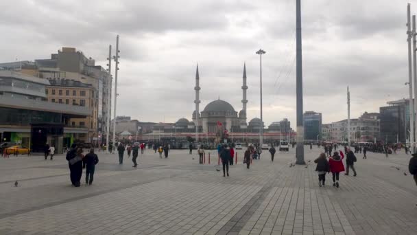 Istanbul Turkey December 2022 Taksim Square Cloudy Day — Stockvideo