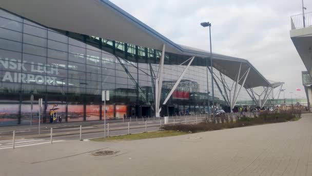 Gdansk Polen Mars 2023 Gdansk Lech Walesa Flygplats Terminalen För — Stockvideo