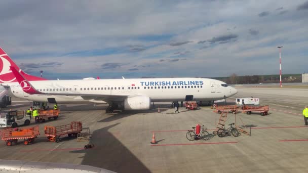 Chisinau Moldávia Março 2023 Boeing 737 9F2 Turkish Airlines — Vídeo de Stock