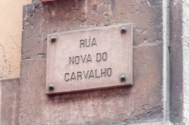 Lizbon, Portekiz - 4 Aralık 2022 Rua Nova do Carvalho Caddesi. Rua Nova do Carvalho caddesi, Kırmızı Işık Bölgesi 'nde pembe sokağa dönüşmüş bir cadde..