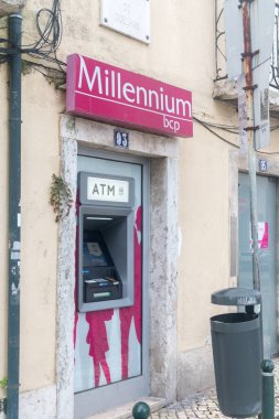 Lizbon, Portekiz - 4 Aralık 2022: Milenyum bcp bankasının ATM 'si.