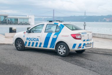 Lizbon, Portekiz - 4 Aralık 2022: Portekiz polisi arabası (PSP; Kamu Güvenliği Polisi).