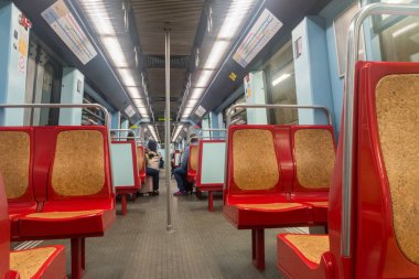 Lizbon, Portekiz - 6 Aralık 2022: Lizbon 'daki metro treni.