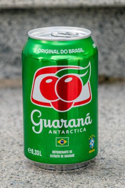 Lizbon, Portekiz - 6 Aralık 2022: Guarana Antarktika içebilir.