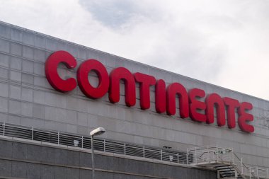 Lizbon, Portekiz - 6 Aralık 2022: Continente süpermarketinin logosu.