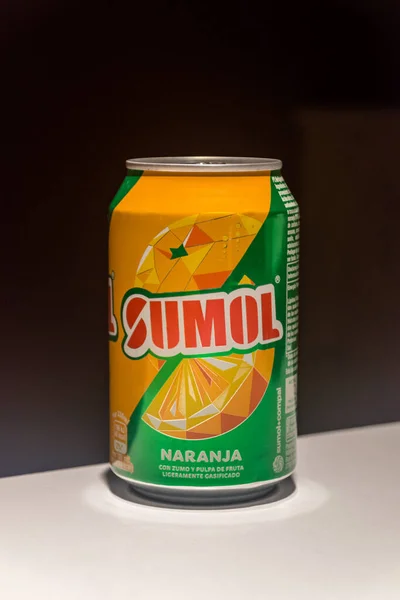 Lissabon Portugal December 2022 Kan Sumol Naranja Drinken Rechtenvrije Stockafbeeldingen