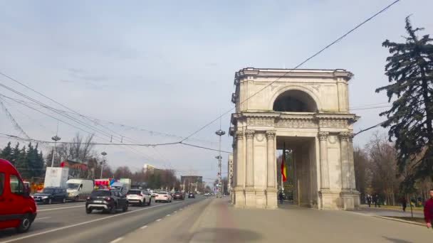 2023年3月8日 摩尔多瓦基希讷乌 基希讷乌的胜利拱门和Stefan Cel Mare大道 — 图库视频影像
