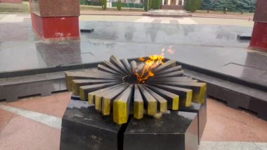 Moldova 'nın Chisinau kentindeki Eternity Memorial Complex' te ebedi yangın.