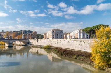 Roma, İtalya - 7 Aralık 2022: Roma 'da Tyber Nehri.