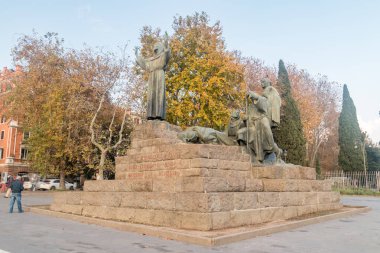 Roma, İtalya - 7 Aralık 2022: Assisi Aziz Francis Anıtı.