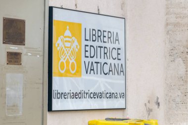 Vatikan Şehri, Vatikan - 8 Aralık 2022: Libreria Editrice Vaticana 'yı İmzala (Vatikan Yayınevi).