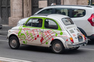 Roma, İtalya - 8 Aralık 2022: Bici ve Baci 'nin Arabası.