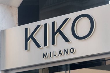 Roma, İtalya - 8 Aralık 2022: İtalyan profesyonel kozmetik markası KIKO Milano logosu ve imzası.