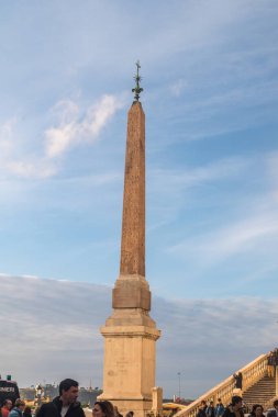 Roma, İtalya - 8 Aralık 2022: Luxor Obelisks (Obelisques de Louxor), Eski Mısır dikilitaşları.