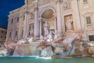 Roma, İtalya - 8 Aralık 2022: Trevi Fountain veya Fontana di Trevi gece.