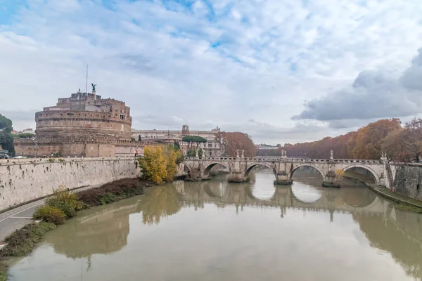 意大利罗马 2022年12月8日 圣安杰罗城堡和爱莲桥 — 图库照片