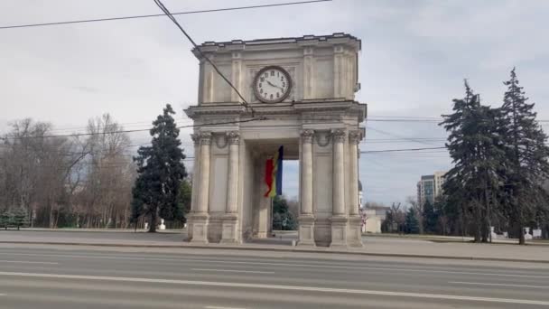 Кишинев Молдова Марта 2023 Года Триумфальная Арка Центре Кишинева — стоковое видео