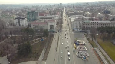 Chisinau, Moldova - 9 Mart 2023: Chisinau şehir merkezinde Stefan cel Mare si Sfant Bulvarı 'nda havadan görüş.