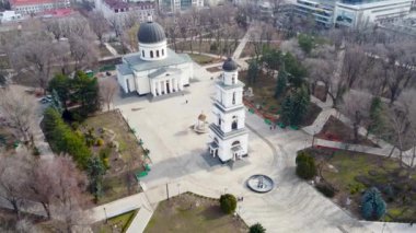 Chisinau, Moldova - 8 Mart 2023: Chisinau şehir merkezindeki Katedral Parkı (Parcul Catedralei) hava manzarası.