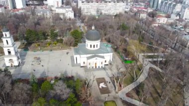 Chisinau, Moldova - 8 Mart 2023: Chisinau 'daki İsa' nın Doğumu Katedrali ile ilgili hava manzarası.