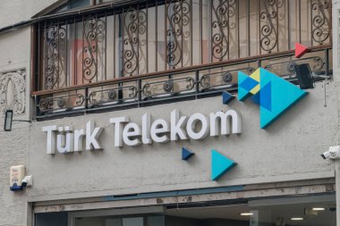 İstanbul, Türkiye - 11 Aralık 2022: Türk Telekom logosu ve imzası.