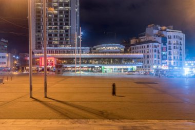 İstanbul, Türkiye - 11 Aralık 2022: Taksim Meydanı 'ndaki Marmara Taksim Oteli.
