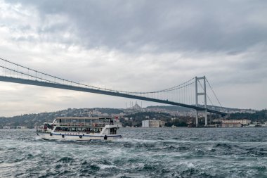 İstanbul, Türkiye - 11 Aralık 2022: Boğaz Köprüsü, 15 Temmuz Şehit Köprüsü.
