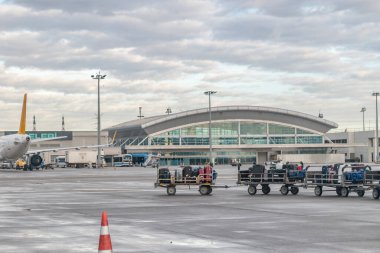 İstanbul, Türkiye - 12 Aralık 2022: İstanbul Sabiha Gökçen Uluslararası Havalimanı.