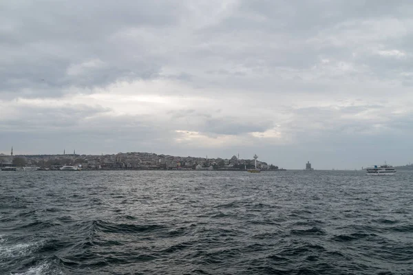 Estrecho Del Bósforo Día Nublado Estambul Turquía —  Fotos de Stock