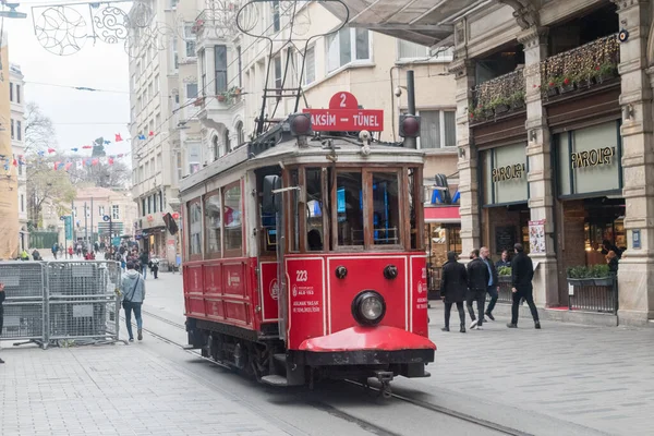 Стамбул Турция Декабря 2022 Года Знаменитый Старый Красный Трамвай Проспекте — стоковое фото