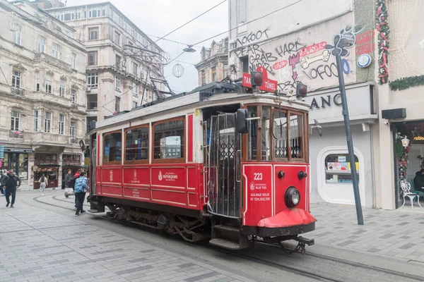 Istanbul Turquie Décembre 2022 Tram Nostalgique Sur Avenue Istiklal Dans — Photo
