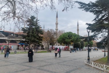 İstanbul, Türkiye - 10 Aralık 2022: Sultanahmet Meydanı (Türkçe: Sultanahmet Meydani).