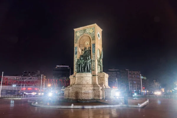 Isztambul Törökország 2022 December Éjszakai Kilátás Köztársasági Emlékműre Taksim Téren — Stock Fotó