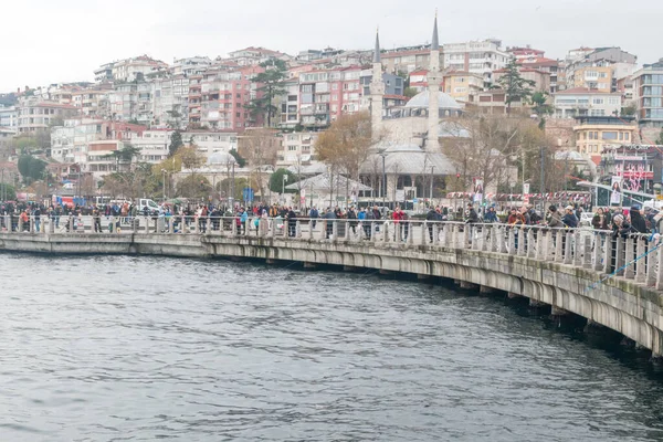 Istanbul Turquie Décembre 2022 Pêche Ligne Dans Détroit Bosphore Sur — Photo