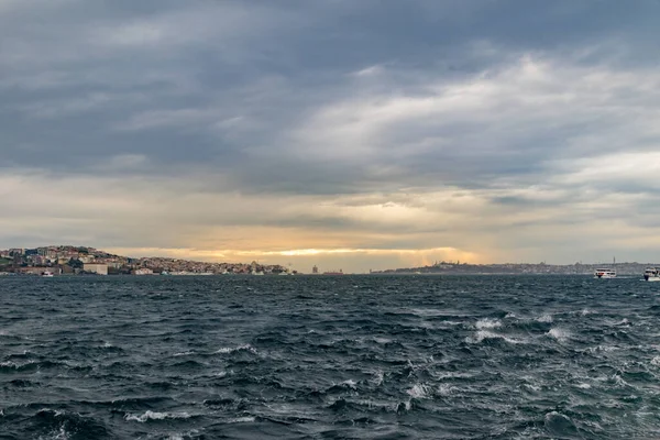 Закат Босфорском Проливе Пасмурный День Стамбуле Турция — стоковое фото