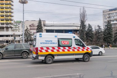 Chisinau, Moldova - 8 Mart 2023: Moldova başkentinde ambulans.