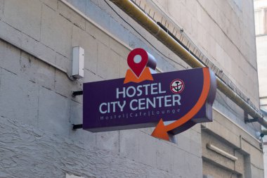 Chisinau, Moldova - 10 Mart 2023: Chisinau 'daki Hostel Şehir Merkezi Amblemi.