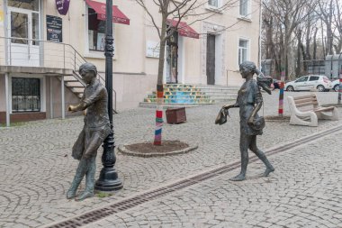 Chisinau, Moldova - 9 Mart 2023: Strada Eugen Doga Caddesi 'ndeki Aşıklar Heykeli.