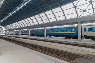 Chisinau, Moldova - 8 Mart 2023: Chisinau ana tren istasyonu platformları.