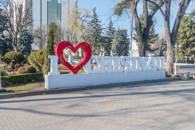 Chisinau, Moldova - 8 Mart 2023: Chisninau 'yu seviyorum. Chisinau, Moldova Cumhuriyeti 'nin başkenti ve en büyük şehridir..