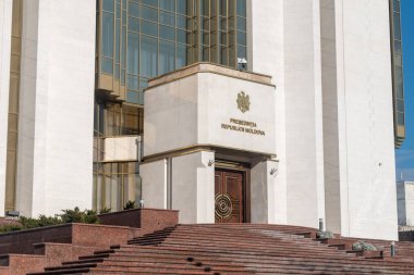 Chisinau, Moldova - 8 Mart 2023: Moldova Cumhurbaşkanlığı Sarayına Giriş.