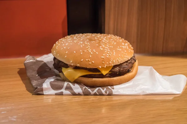 Лутон Великобритания Марта 2023 Года Bacon Double Cheese Burger Burger — стоковое фото