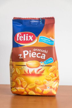 Pruszcz Gdanski, Polonya - 9 Nisan 2023: Felix tuzlu fıstık rostosu.