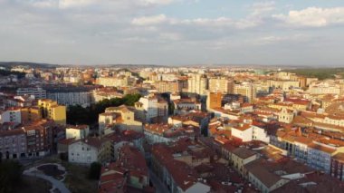 Burgos, İspanya - 22 Ağustos 2023: Burgos şehrinde hava manzarası.