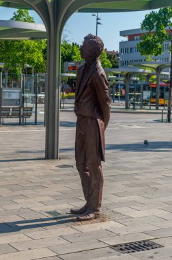 Hanau, Almanya - 25 Haziran 2023: Moritz Daniel Oppenheim Denkmal Heykeli.