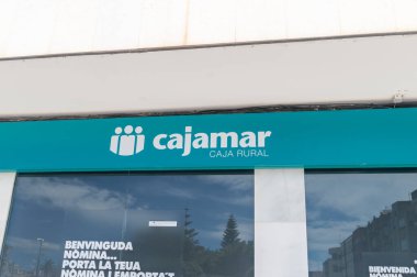 Benicarlo, İspanya - 1 Temmuz 2023: Cajamar caja kırsalının logosu ve işareti.
