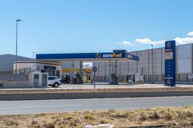 Benicarlo, İspanya - 1 Temmuz 2023: İspanya 'daki Eurofuel benzin istasyonu.