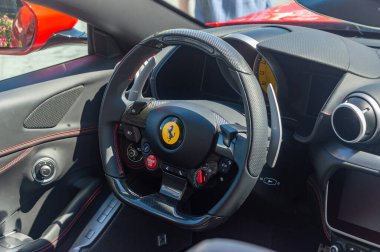 Bydgoszcz, Polonya - 9 Temmuz 2023: Ferrari araba direksiyonu.