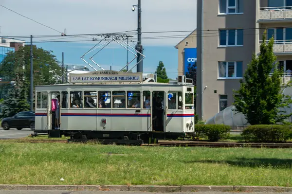 Bydgoszcz, Polonya - 9 Temmuz 2023: Bydgoszcz 'de tarihi tramvay.